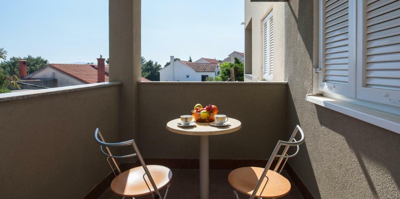 Villa Dalmatia Apartments 볼 외부 사진